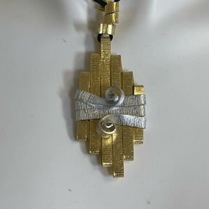 Artistic aluminum jewelry